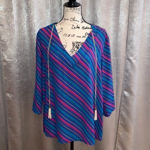 Like New Signature Studio Top Size Large